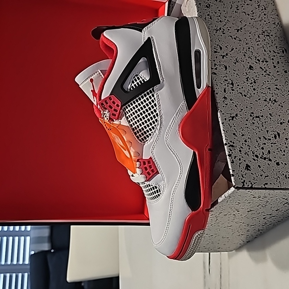 Air Jordan 4 Retro